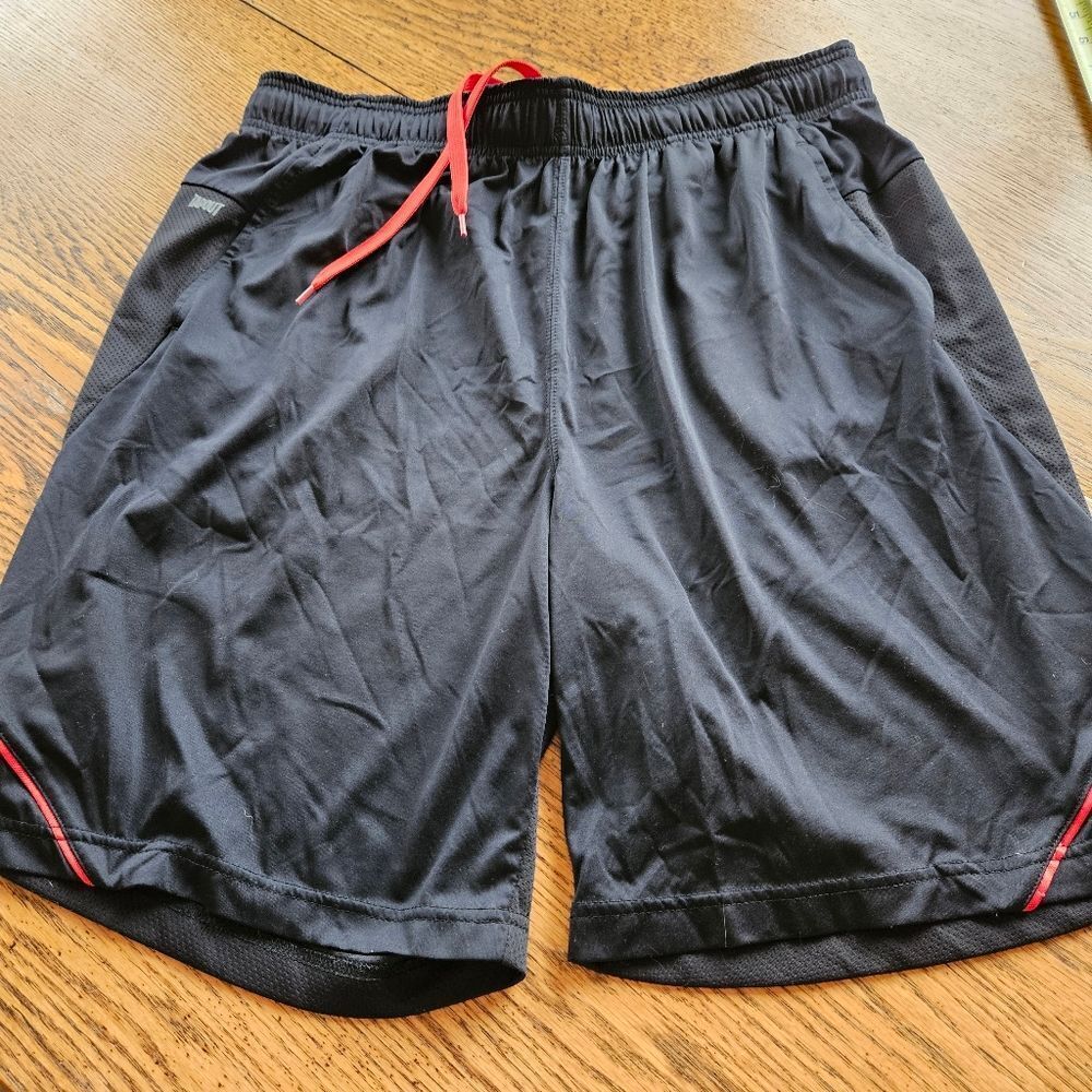 Tapout Mens XL Workout Shorts Black Red MMA Training Athletic‎ Combat Pockets